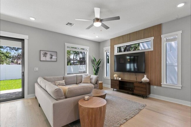 Foto del edificio - 914 N Newport Ave