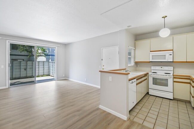 Building Photo - 27648 Susan Beth Way