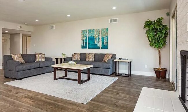 Foto del edificio - 5620 Adobe Falls Pl