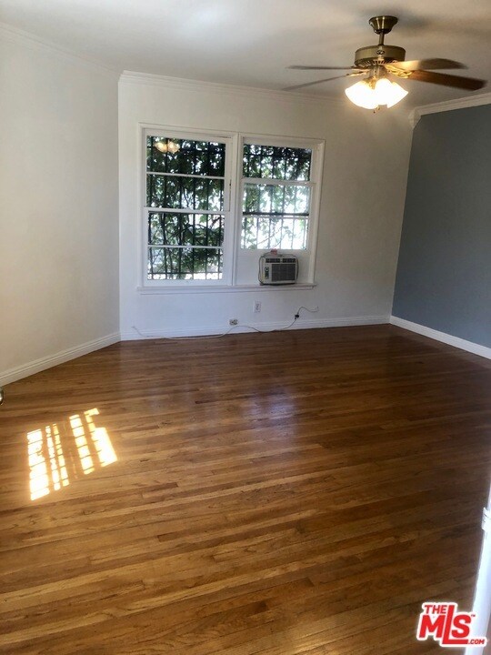 Building Photo - 4553 1/2 Kingswell Ave-