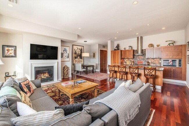 Foto del edificio - 5600 N Lake Dr
