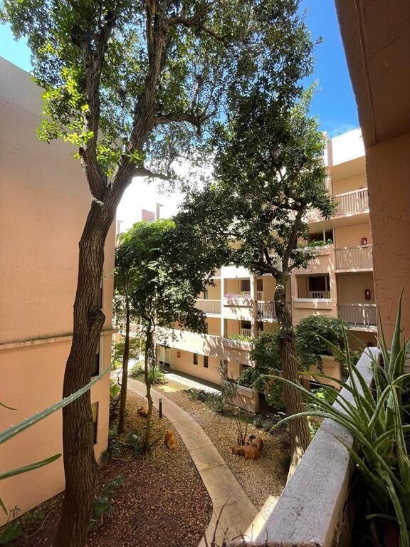 Foto del edificio - 6800 Cypress Rd