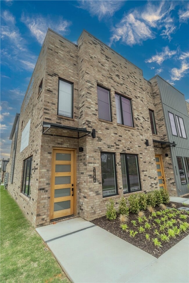 Building Photo - 4100 W Olive St