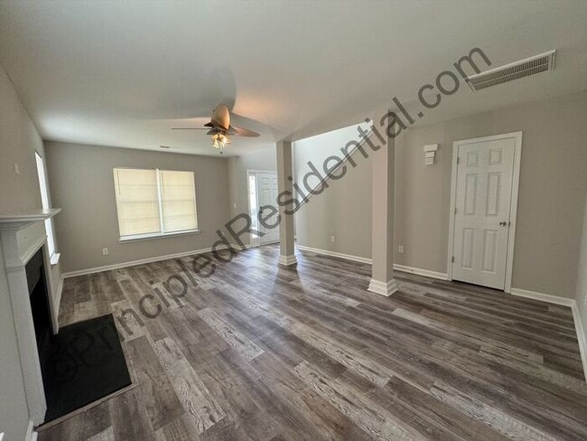 Foto del edificio - Updated home with Garage!