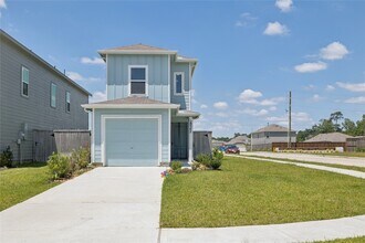 Building Photo - 18242 Via Aurelia Dr