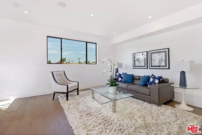 Building Photo - 6077 Hargis St