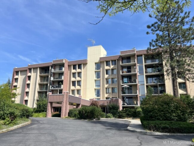 Building Photo - 1 br/1 bath condo with w&amp;d, garage/sto...