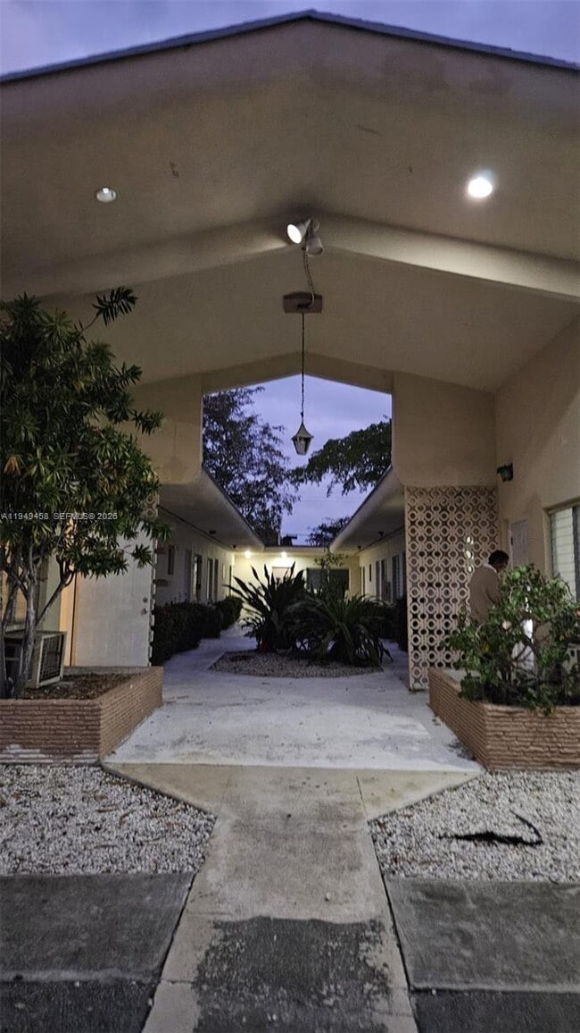 Building Photo - 1270 NE 139th St