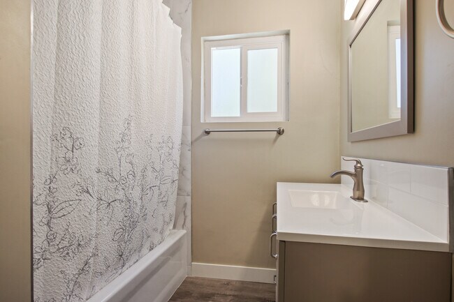 Foto del edificio - 11016 Kittridge St