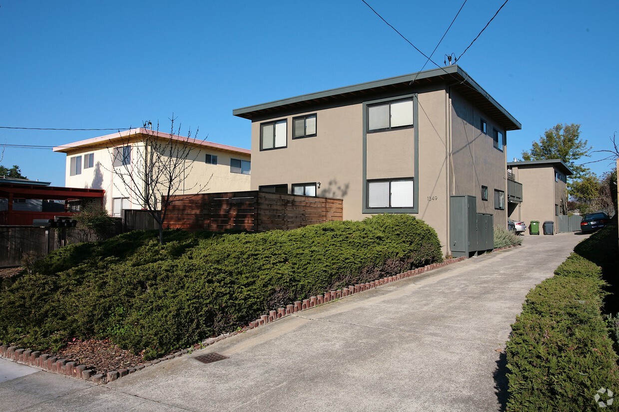 Primary Photo - 1349 Rose St