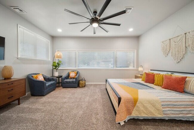 Foto del edificio - BA's BohoChic-steps to Rose District w/Hot...