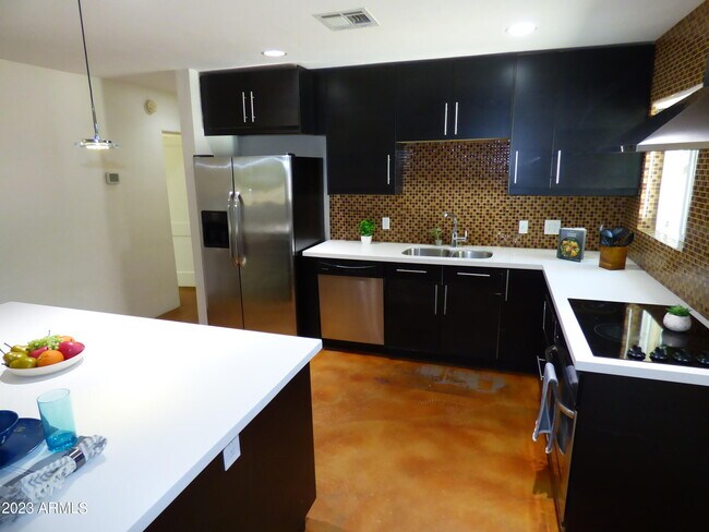 Foto del edificio - 5548 N 12th Ave