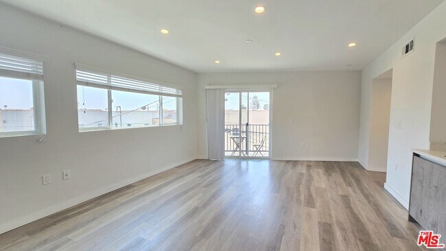 Foto del edificio - 8532 Cashio St
