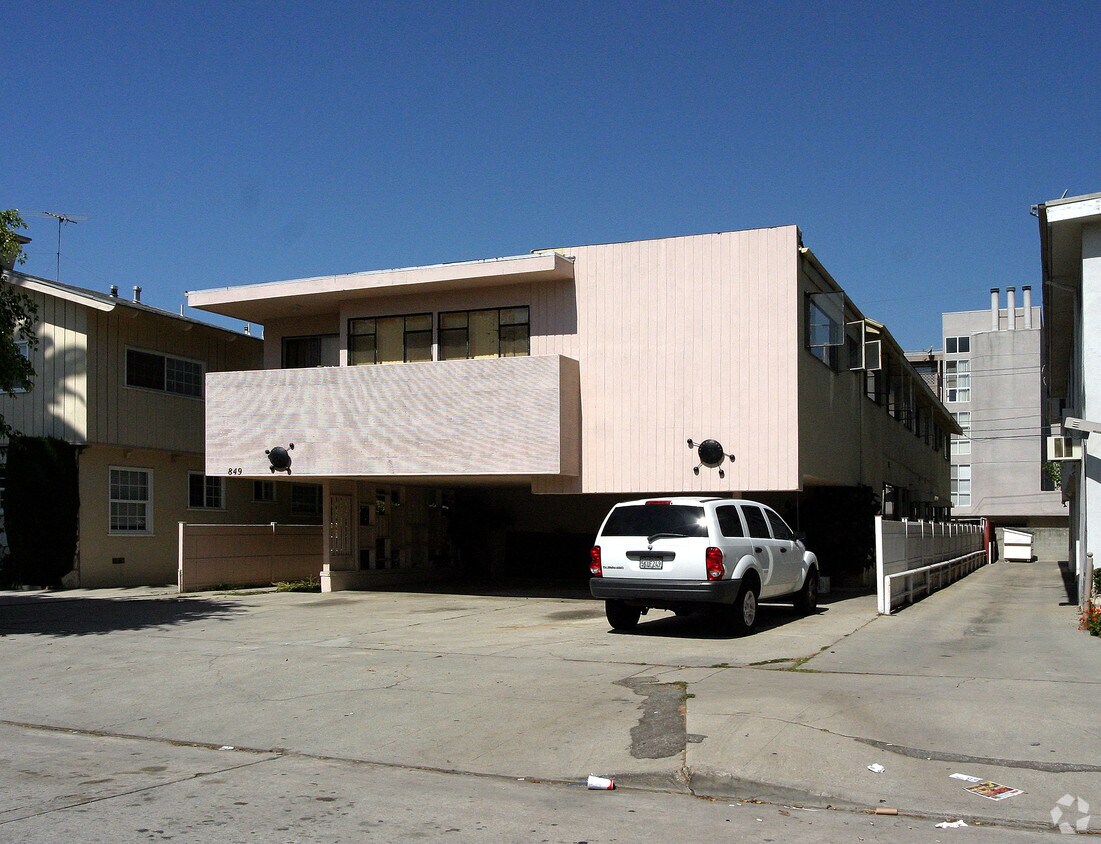 Building Photo - 849 S Bedford St