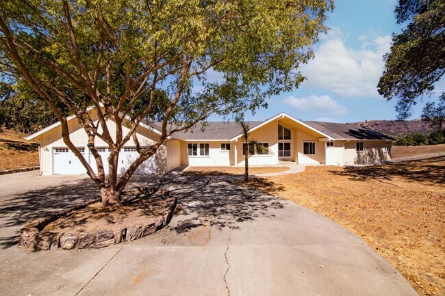 Building Photo - 18155 Barnard Rd