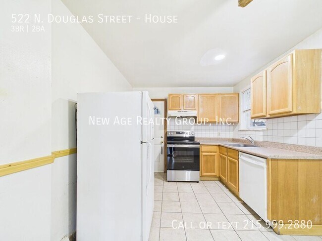 Foto del edificio - 522 N Douglas St