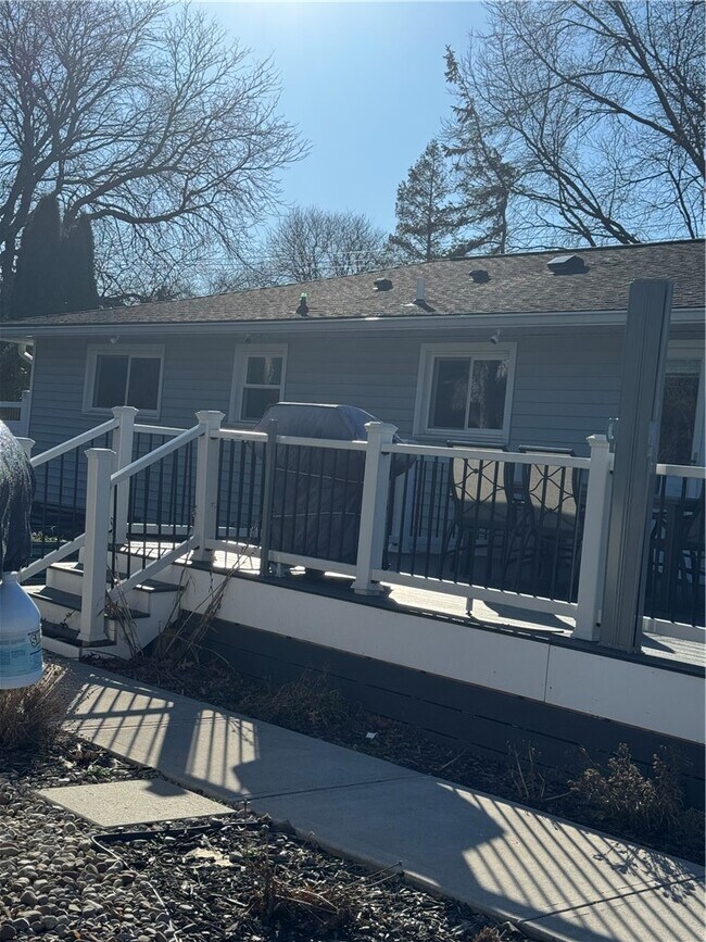 Building Photo - 548 Pinnacle Rd