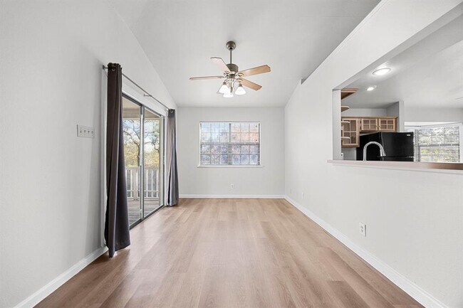 Foto del edificio - 208 S Cougar Ave