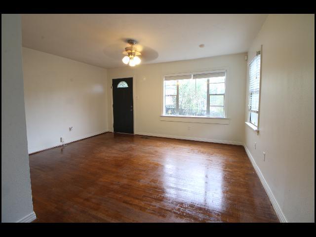 Foto del edificio - 5919 Woodlawn Dr