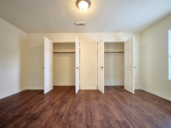 Foto del edificio - 7626 Painton Ln