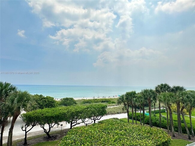Foto del edificio - 9559 Collins Ave