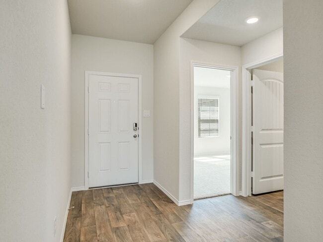 Building Photo - 1,796 SF Home in Seguin - 4 BR/2 BA - Arro...