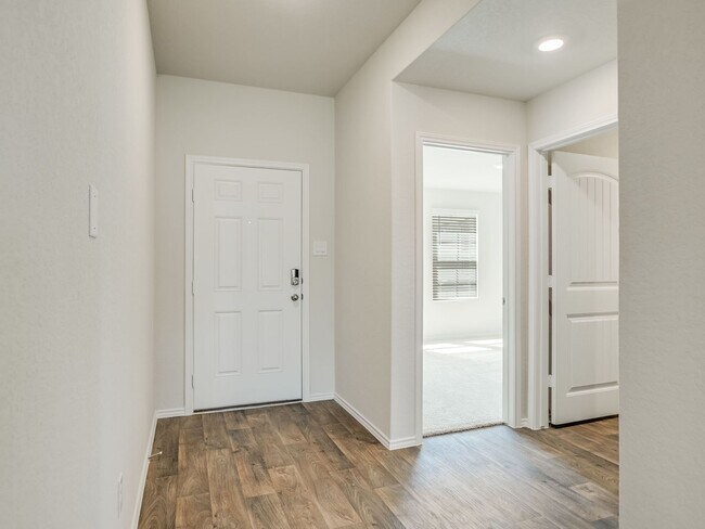 Foto del edificio - 1,796 SF Home in Seguin - 4 BR/2 BA - Arro...