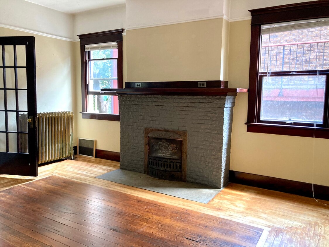 Primary Photo - 605 W Hays St