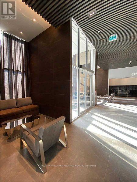 Photo du bâtiment - 2485 Taunton Rd