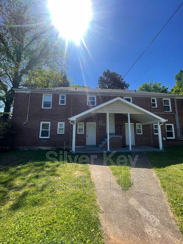 804 Ingleside Ave Unit 2, Athens, TN 37303 Condo for Rent in Athens