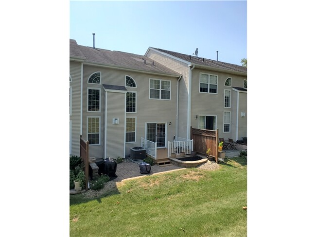 Building Photo - 109 Stirrup Cir