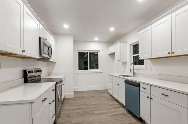 Building Photo - 2664 Brinker Ave