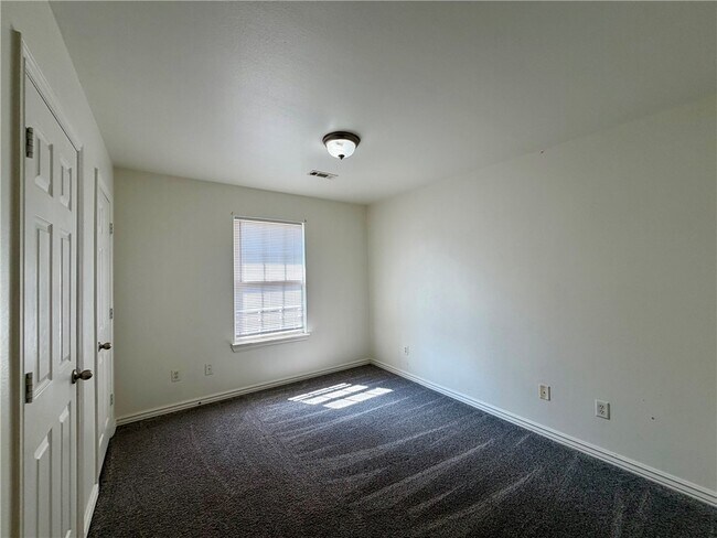 Foto del edificio - 297 Graystone Cir