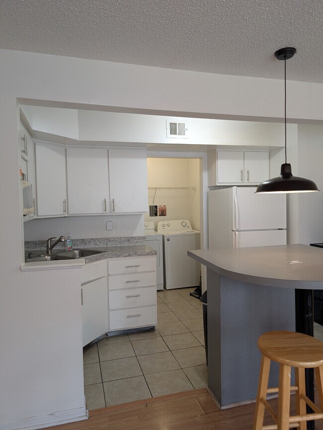 Foto del edificio - 2601 SW Archer Rd