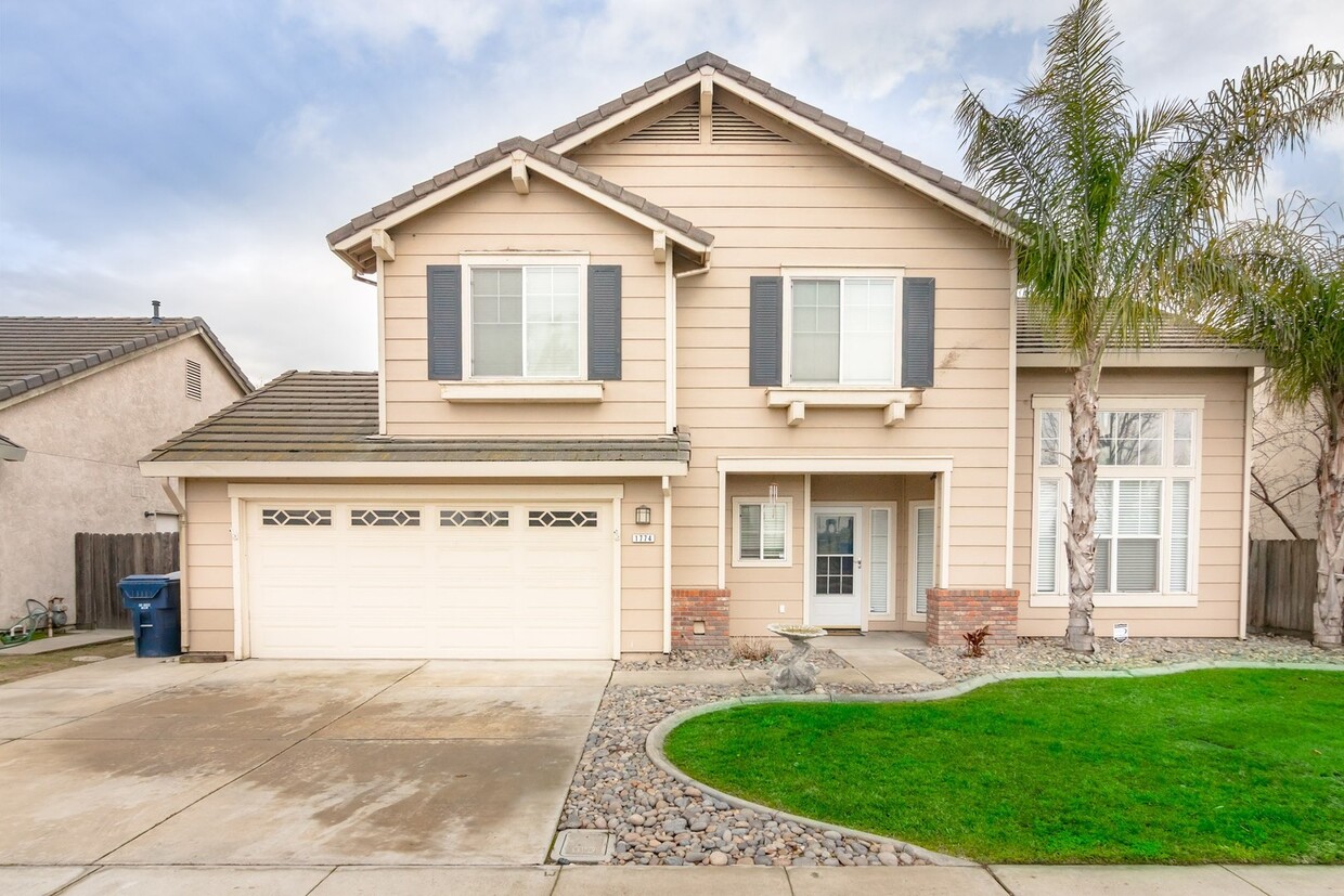 Foto principal - Two story home in Manteca!