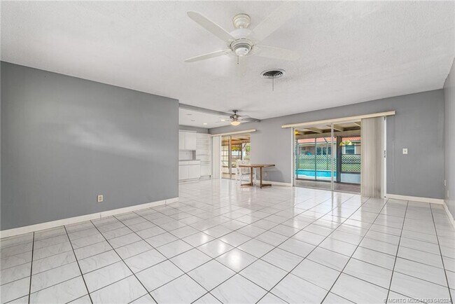 Foto del edificio - 925 SE Osceola St