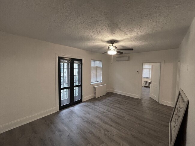 Foto del edificio - 513 N Arthur Ashe Blvd