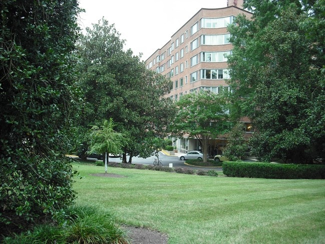 Building Photo - 4200 Cathedral Ave NW