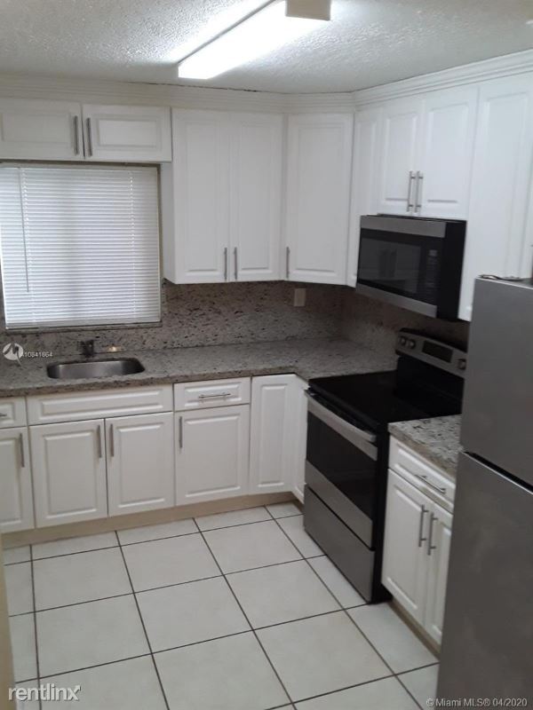 Foto del edificio - 3 br, 2 bath Apartment - 2526 NW 29th St