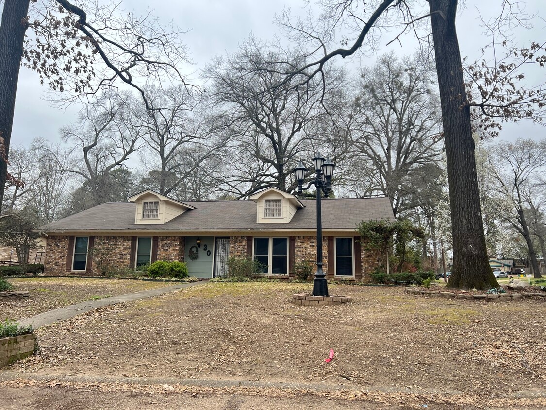 Primary Photo - 30 Broadmoor Dr