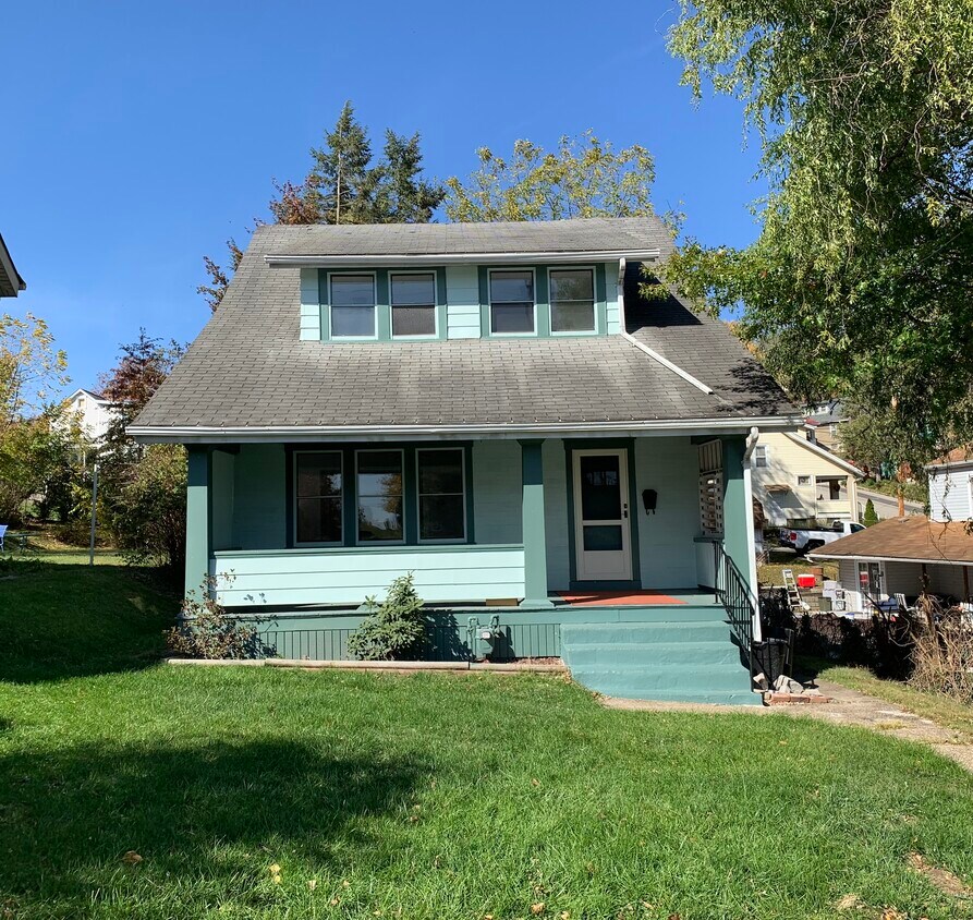 Primary Photo - 404 7th Ave