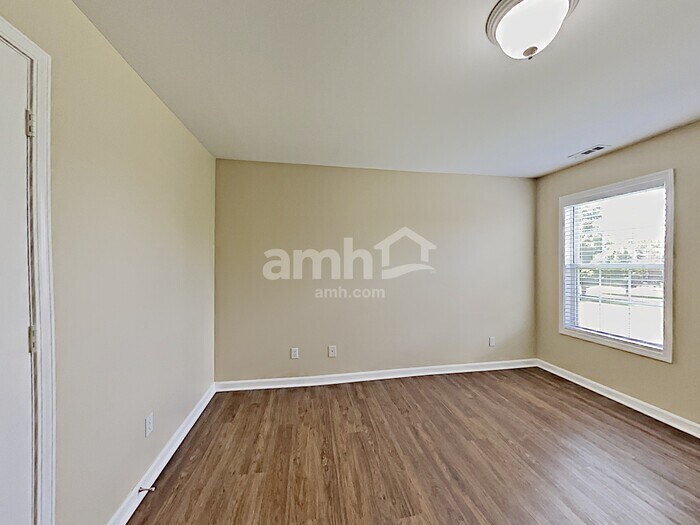 Primary Photo - 156 Brightstar Ct