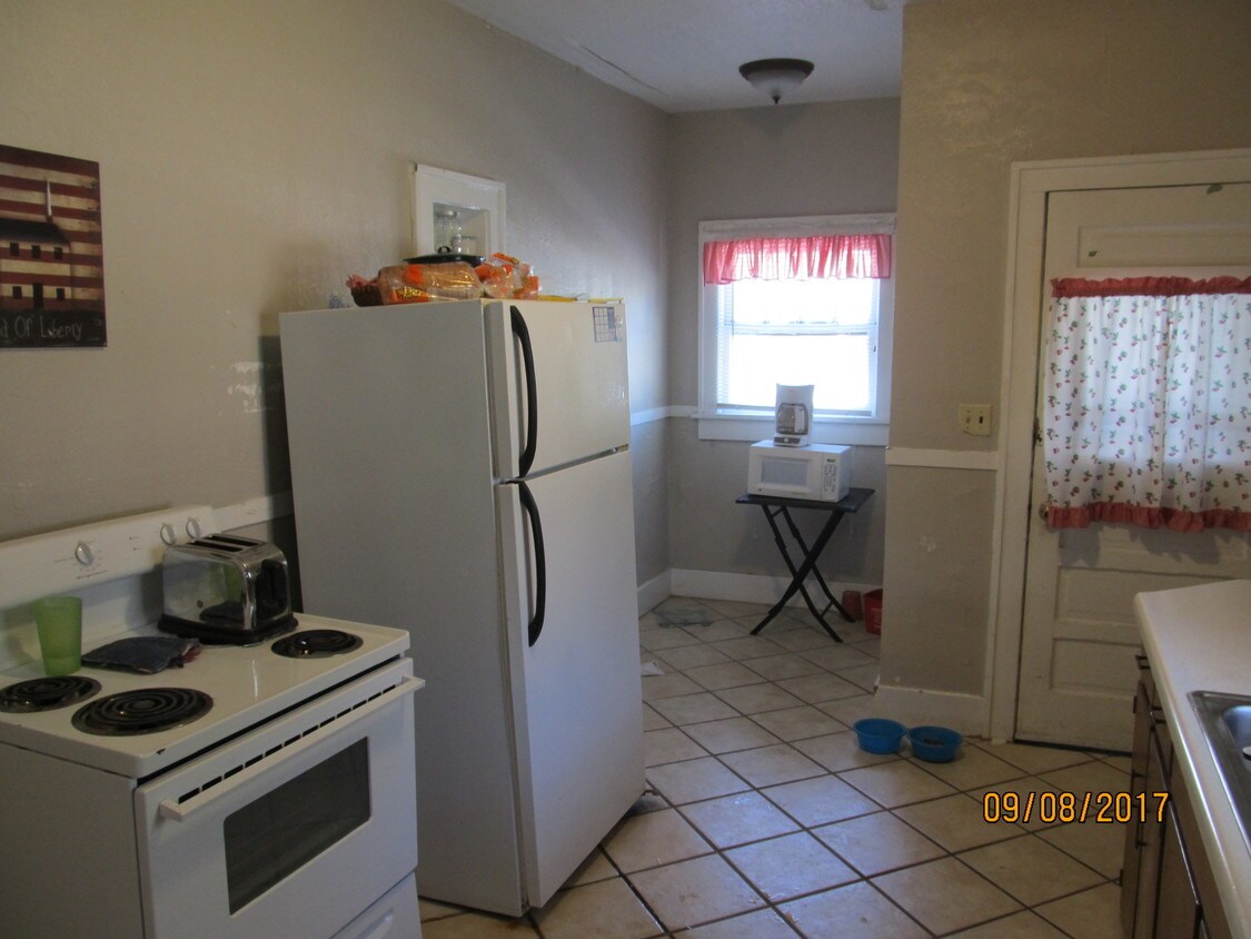 831 Congress St, Emporia, KS 66801 Townhome Rentals in Emporia KS