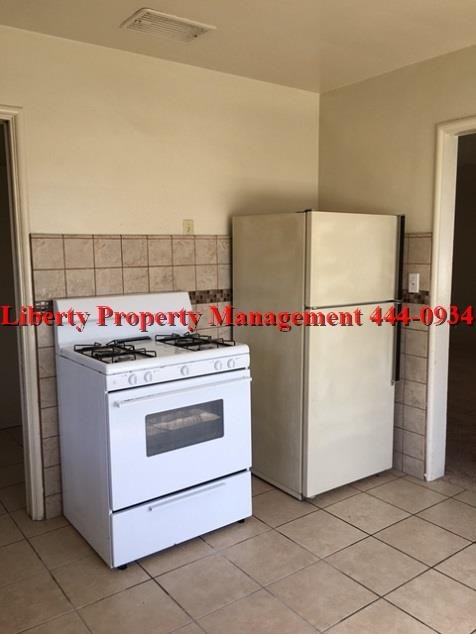 Foto del edificio - 3235 E Clinton Ave