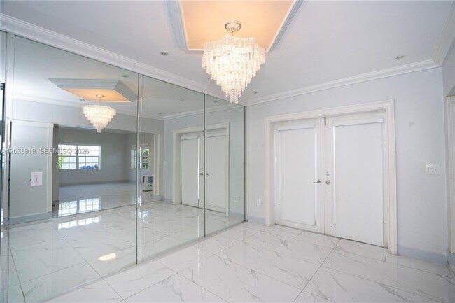 Foto del edificio - 16990 NE 5th Ct
