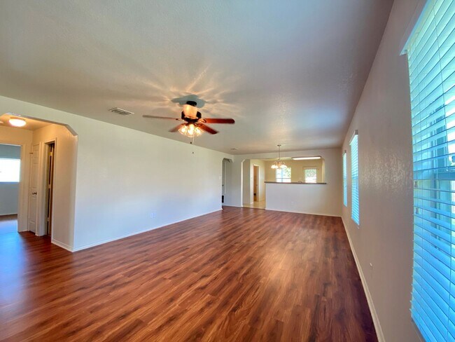 Foto del edificio - Well-Maintained 3-Bedroom Home – Ideal for...