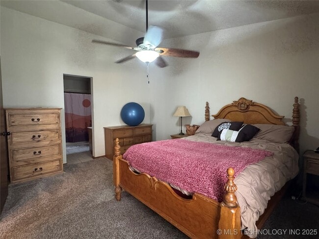 Foto del edificio - 14518 S Maple Ave