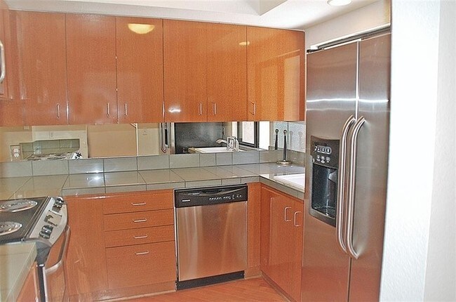 Building Photo - 2 Bedroom Townhouse in La Costa Hills!