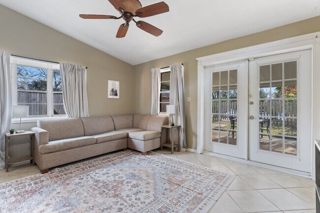 Building Photo - 2004 Capitol Ave