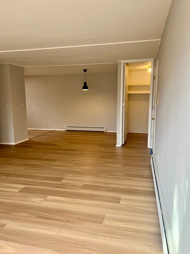 2BR, 1BA - 1,025SF Dining Room - Camelot Apartments